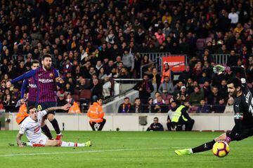 Messi nets his 400th league goal against Eibar at Camp Nou. 13th January 2019