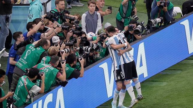 Messi argentina jersey hi-res stock photography and images - Page 6 - Alamy