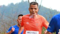 ‘Uncle Chen’, el maratoniano chino que compite fumando