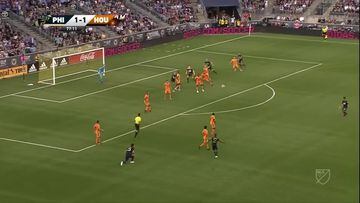 El desafortunado despeje de Bizama en su debut en la MLS