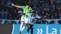 AVELLANEDA, ARGENTINA - JUNE 26: Johan Carbonero of Racing Club fights for the ball with Rufino Lucero of Aldosivi during a match between Racing Club and Aldosivi as part of Liga Profesional 2022 at Presidente Peron Stadium on June 26, 2022 in Avellaneda, Argentina. (Photo by Rodrigo Valle/Getty Images)