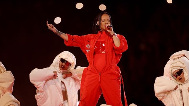 Rihanna dazzles from above at Super Bowl halftime show - CBS News