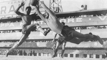 The original sweeper-keeper, Carrizo was voted the best South American keeper of the 20th century by the IFFHS. Noted for his ability to start attacks from the back and leave his area, which was unusual at the time, the River Plate keeper was part of the 