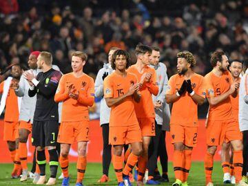 Netherlands players celebrate after winning the UEFA Nations League football match between the Netherlands and France at the Feijenoord stadium in Rotterdam on November 16, 2018.