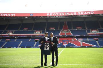 Paris Saint-Germain's new forward Kylian Mbappe (R) together with Paris Saint Germain's Qatari president Nasser Al-Khelaifi holds his jersey during his presentation at the Parc des Princes stadium in Paris on September 6, 2017.