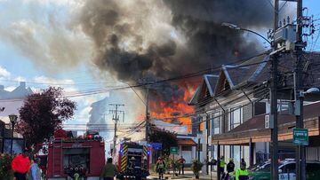 Incendio en Puerto Varas: hubo muertos, en qué locales comerciales hay fuego y cuál es el nivel de alerta