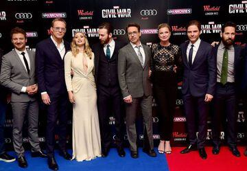 Los superhéroes de 'capitán América: Civil War' durante la premiere de la película en Londres.