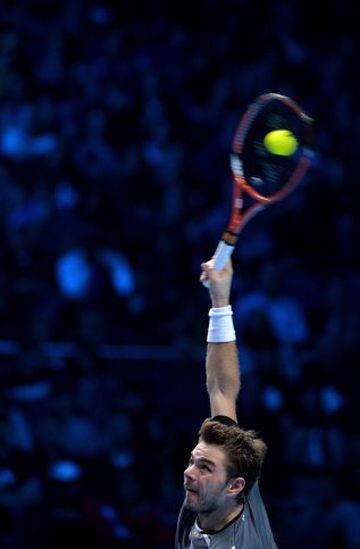 Roger Federer desplegó toda su artillería para aguantar a Stanislas Wawrinka y jugar una nueva final del Master.