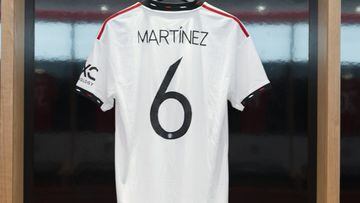 What is Lisandro Martínez’s number at Manchester United?