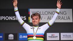 Wollongong (Australia), 18/09/2022.- Tobias Foss of Norway wins the Men'Äôs Elite Time Trial gold medal during the first day of UCI ROAD World Championships in Wollongong, Australia, 18 September 2022. (Ciclismo, Noruega) EFE/EPA/DEAN LEWINS AUSTRALIA AND NEW ZEALAND OUT
