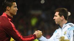 Cristiano y Messi se saludan antes de un amistoso entre Portugal y Argentina en 2014.