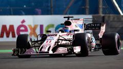 Force India&#039;s Mexican driver Sergio Perez powers his car during the third practice session of the F1 Mexico Grand Prix at the Hermanos Rodriguez circuit in Mexico City on October 28, 2017. / AFP PHOTO / ALFREDO ESTRELLA