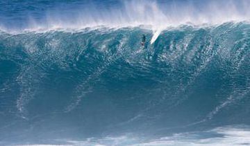 Esa famosa frase que se le dice a un surfista de "es agua, no duele", en muchas ocasiones no se corresponde con la realidad. Seguro que a Pedro Calado le dolió este wipeout desde las alturas.