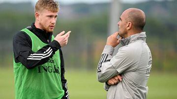 TUBIZE, BELGIUM - MAY 31 : De Bruyne Kevin forward of Belgium & Martinez Roberto head coach of Belgian Team pictured during a training session of the Belgian National Football team prior to the UEFA Nations League Groupe A4 match between Belgium and Netherlands at the Proximus basecamp on May 31, 2022 in Tubize, Belgium, 31/05/2022 ( Photo by Vincent Kalut / Photo News via Getty Images)