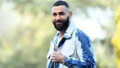 (FILES) In this file photo taken on November 14, 2022, France's forward Karim Benzema gives a thumb up as he arrives for a get-together, two days before the French national team leave for the upcoming Qatar 2022 World Cup football tournament, at the team's training ground in Clairefontaine-en-Yvelines, outside Paris. (Photo by FRANCK FIFE / AFP)