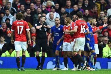 Midfielder Danny Drinkwater was sent off with 5 minutes to go but Leicester held on for the draw.