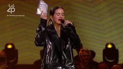 Rosalía entrega a Rafa Nadal el Premio Golden Music Awards de LOS40