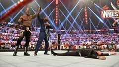 Bobby Lashley ataca a The Miz en Raw.