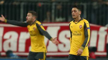 El agente de Özil explota contra la afición del Arsenal