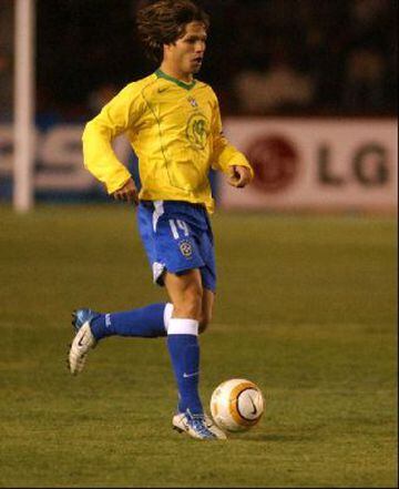 Diego (Brasil). Jugó el Mundial de Trinidad & Tobago 2001.