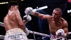Las Vegas (United States), 30/07/2023.- Isaac Cruz of Mexico (R) in action against Giovanni Cabrera of the United States during their 12 round WBA World Lightweight Title Eliminator & WBC Silver & WBO Latino title fight at T-Mobile Arena in Las Vegas, Nevada, USA, 29 July 2023. (Estados Unidos) EFE/EPA/ETIENNE LAURENT
