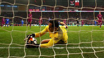CARDIFF, WALES - JANUARY 28:  Claudio Bravo of Manchester City makes a save on the line during The Emirates FA Cup Fourth Round match between Cardiff City and Manchester City on January 28, 2018 in Cardiff, United Kingdom.  (Photo by Michael Steele/Getty 