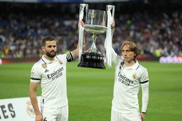 Nacho And Modric Offer Real Madrid Fans The Copa Del Rey Won This Season Before The League Match Against Getafe.