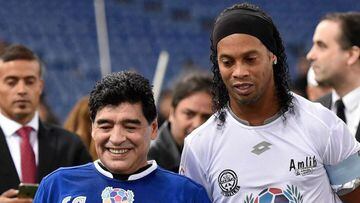 De Ronaldinho, para Diego: "Todas las fuerzas del mundo"