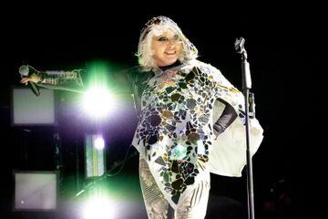 Debbie Harry, cantante, compositora y actriz estadounidense, reconocida por ser la vocalista principal de la banda Blondie.