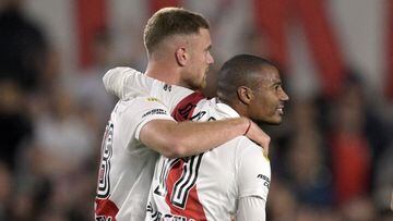River Plate's forward Lucas Beltran (L) celebrates with teammate Uruguayan midfielder Nicolas De La Cruz after scoring the team's second goal against Colon during the Argentine Professional Football League match at the Monumental stadium in Buenos Aires, on July 5, 2023. (Photo by JUAN MABROMATA / AFP)