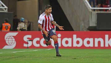 Javier Eduardo L&oacute;pez celebra su gol con Chivas en la Liga de Campeones de Concacaf