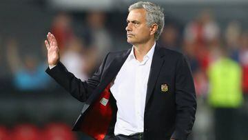 Mourinho en problemas: el United inicia con derrota