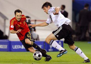 29 de junio de 2008. Final de la Eurocopa de Austria y Suiza entre Alemania y España. Andres Iniesta y Friedrich.
