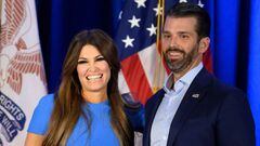 (FILES) In this file photo taken on February 3, 2020 Donald Trump Jr. (R) and his girlfriend Kimberly Guilfoyle smile during a &quot;Keep Iowa Great&quot; press conference in Des Moines, IA. - Donald Trump Jr&#039;s his girlfriend Kimberly Guilfoyle teste