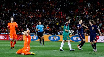 La tristeza de Arjen Robben tras fallar una clara ocasión de gol.