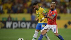 Brazil's Neymar (L) and Chile's Arturo Vidal vie for the ball during their South American qualification football match for the FIFA World Cup Qatar 2022 at Maracana Stadium in Rio de Janeiro, Brazil, on March 24, 2022. (Photo by CARL DE SOUZA / AFP)