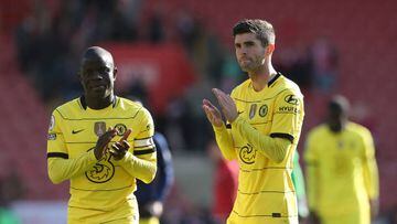SOUTHAMPTON, ENGLAND - APRIL 09: Ngolo Kante and Christian Pulisic of Chelsea acknowledge the fans after the Premier League match between Southampton and Chelsea at St Mary's Stadium on April 09, 2022 in Southampton, England. (Photo by Steve Bardens/Getty Images)
