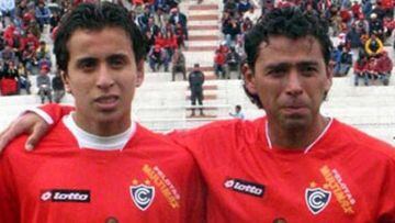 Durante el 2008 y con 40 años de edad, Juan Carlos jugó con el Cienciano, de la Primera División de Perú, para compartir minutos con su hijo Carlos Alonso, que incluso fue llamado a la Selección Nacional.