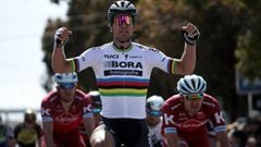Peter Sagan celebra su victoria en la tercera etapa del Tour de California tras imponerse al sprint en Morro Bay.