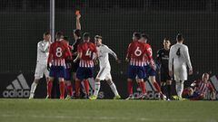 El momento de la expulsi&oacute;n de Javi S&aacute;nchez en el Real Madrid Castilla-Atl&eacute;tico B.