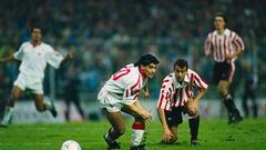 El astro argentino llegó a Sevilla en la temporada 92/93. Tras ello se marchó al Newell's.