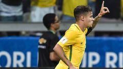 BELO HORIZONTE, BRAZIL - NOVEMBER 10: Philippe Coutinho #11 of Brazil celebrates a scored goal against Argentina during a match between Brazil and Argentina as part 2018 FIFA World Cup Russia Qualifier at Mineirao stadium on November 10, 2016 in Belo Hori
