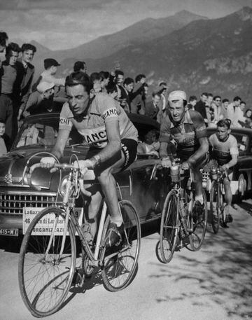 Fausto Coppi, Il Campionissimo, domina con cinco coronas (1946, 1947, 1948, 1949 y 1954) en el palmarés histórico del Giro de Lombardía. El italiano aventaja en un título a su compatriota Alfredo Binda, que alcanzó cuatro (1925, 1926, 1927 y 1931). Completan el podio de siempre, con tres victorias, Costante Girardengo (1919, 1921 y 1922), Gino Bartali (1936, 1939 y 1940), el irlandés Sean Kelly (1983, 1985 y 1991) y Damiano Cunego (2004, 2007 y 2008).