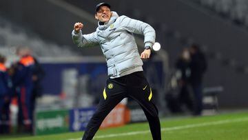 LILLE, FRANCE - MARCH 16: Thomas Tuchel manager of Chelsea celebrates the win as the fans acknowledge him after the UEFA Champions League Round Of Sixteen Leg Two match between Lille OSC and Chelsea FC at Stade Pierre-Mauroy on March 16, 2022 in Lille, Fr