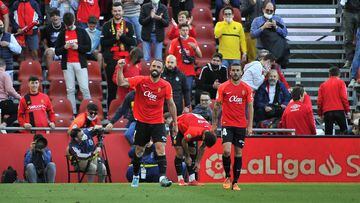 Jugadores del Mallorca celebran un gol contra el Alav&eacute;s en LaLiga Santander.