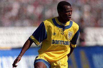En la década de los 50, Rafael Valek fue el primer colombiano en Italia, pero jugó en la Serie B con Genoa. En primera división, Faustino Asprilla fue el primero. En 1992 fue contratado por Parma, procedente de Atlético Nacional. El delantero estuvo en el club hasta 1995 y luego regresó en 1998.