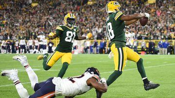 GREEN BAY, WI - SEPTEMBER 09: Randall Cobb #18 of the Green Bay Packers runs in for a touchdown past Khalil Mack #52 of the Chicago Bears during the fourth quarter of a game at Lambeau Field on September 9, 2018 in Green Bay, Wisconsin.   Stacy Revere/Getty Images/AFP == FOR NEWSPAPERS, INTERNET, TELCOS &amp; TELEVISION USE ONLY ==