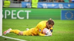 Slovenia�s goalkeeper Jan Oblak makes a save during the Euro 2024 Group H second leg qualifying football match between Slovenia and Finland at the Stozice Stadium in Ljubljana on October 14, 2023. (Photo by Jure Makovec / AFP)