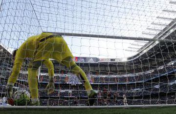 Ruben Blanco retreives the ball from te back of his net