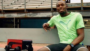 Usain Bolt posa con el BeatBot.